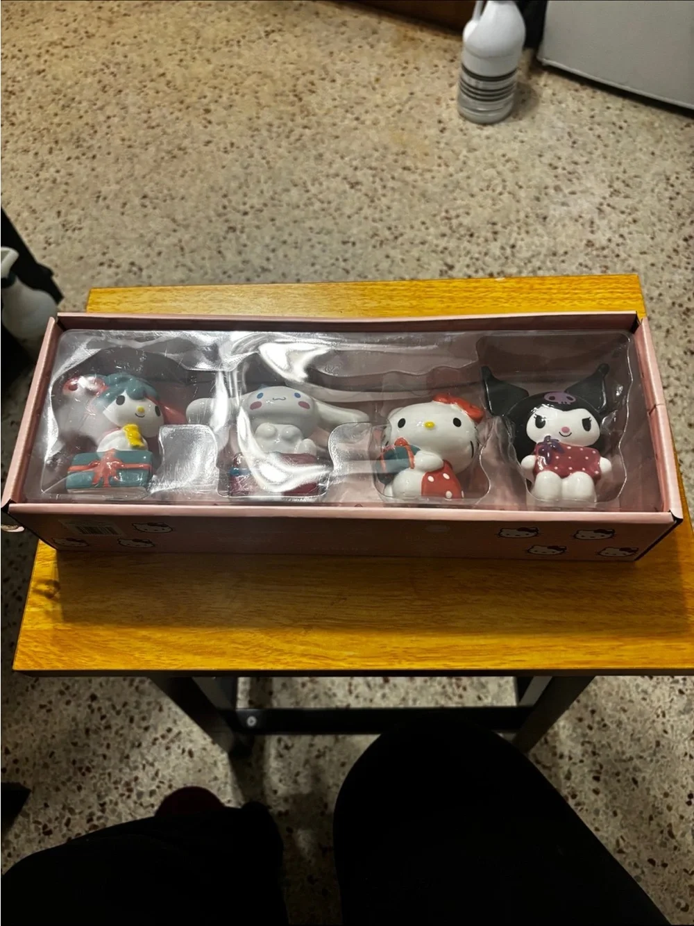 NWT HELLO KITTY AND FRIENDS BIRTHDAY CANDLE HOLDER 4 PCS SET